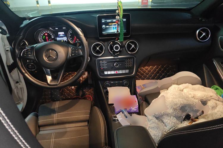Used Mercedes-Benz A-Class 2016 A 200 Fashion Model Center Console