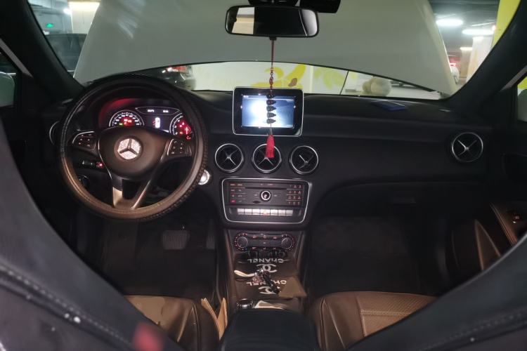Used Mercedes-Benz A-Class 2016 A 200 Dynamic Edition Center Console