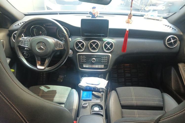 Used Mercedes-Benz A-Class 2016 A 200 Fashion Model Center Console
