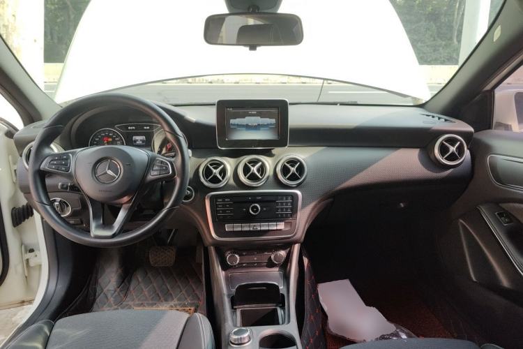 Used Mercedes-Benz A-Class 2016 A 200 Dynamic Edition Center Console