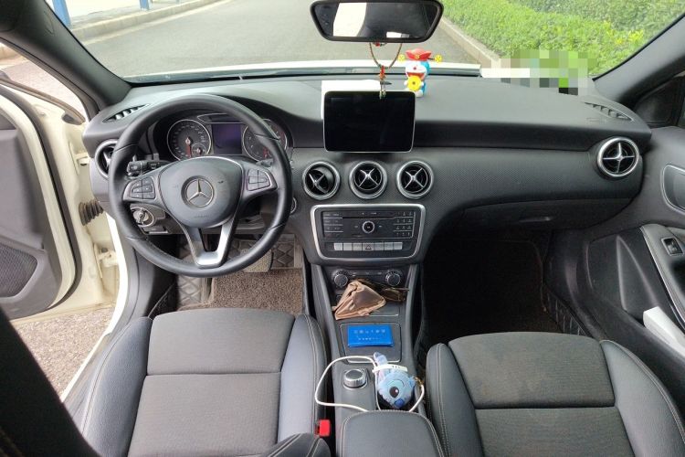 Used Mercedes-Benz A-Class 2016 A 200 Dynamic Edition Center Console