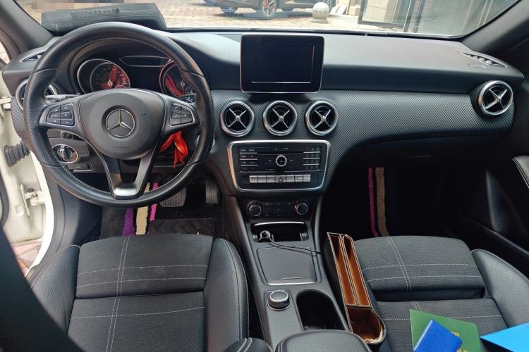 Used Mercedes-Benz A-Class 2016 A 200 Fashion Model Center Console