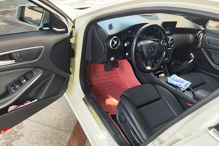 Used Mercedes-Benz A-Class 2016 A 200 Dynamic Edition Driver Seat
