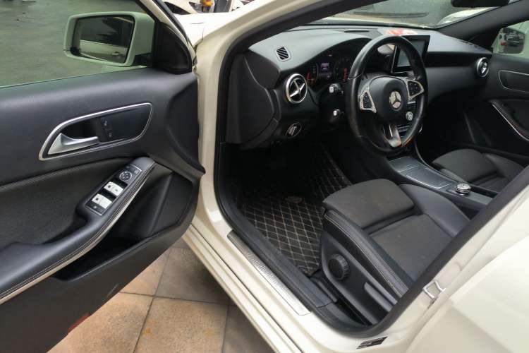 Used Mercedes-Benz A-Class 2016 A 200 Dynamic Edition Driver Seat