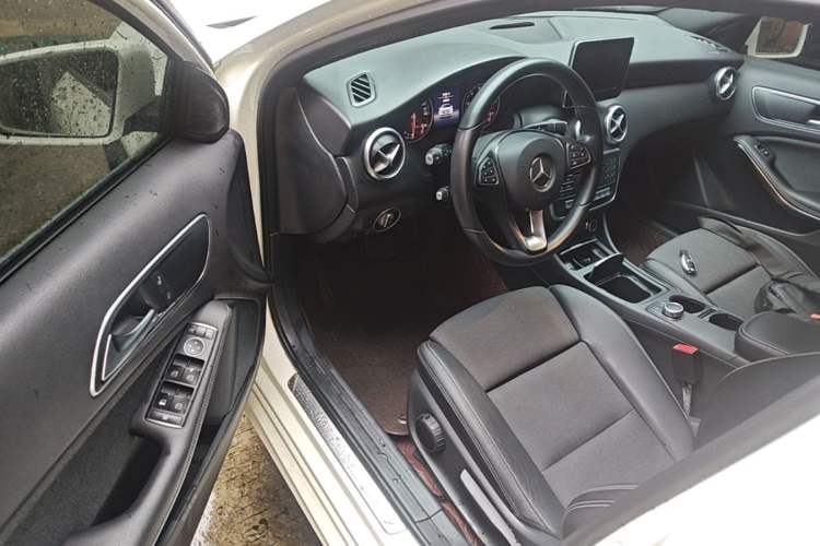 Used Mercedes-Benz A-Class 2016 A 200 Dynamic Edition Driver Seat