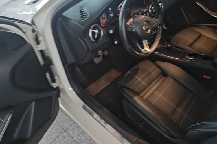 Used Mercedes-Benz A-Class 2016 A 200 Fashion Model Driver Seat