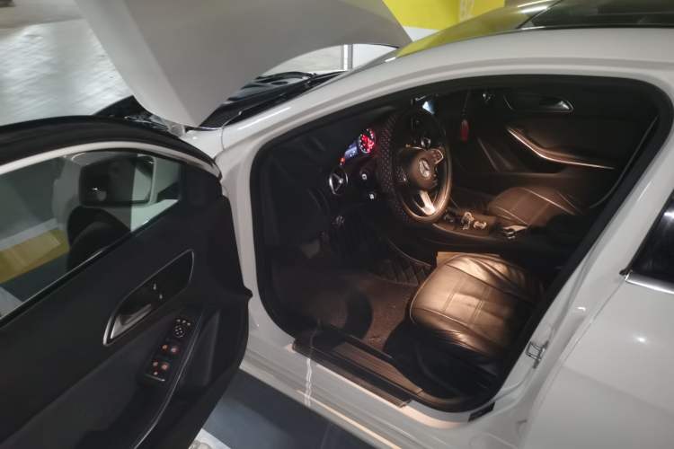 Used Mercedes-Benz A-Class 2016 A 200 Dynamic Edition Driver Seat