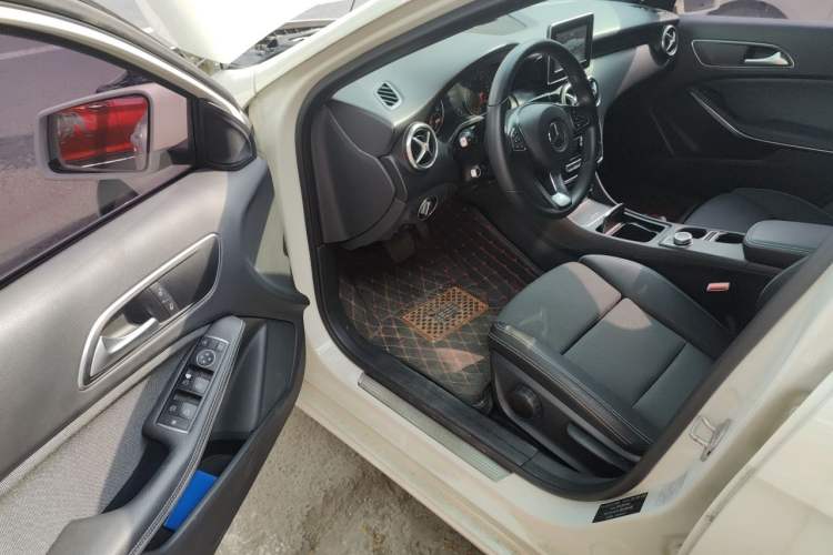 Used Mercedes-Benz A-Class 2016 A 200 Dynamic Edition Driver Seat