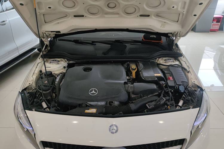 Used Mercedes-Benz A-Class 2016 A 200 Fashion Model Engine Bay