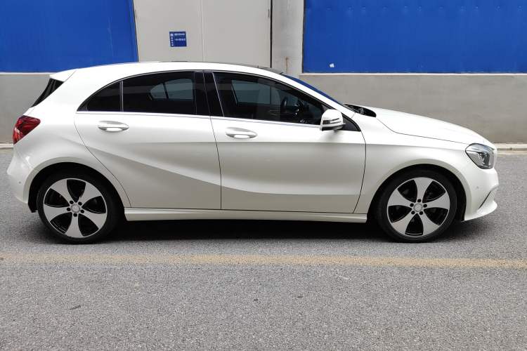Used Mercedes-Benz A-Class 2016 A 200 Fashion Model Exterior 6