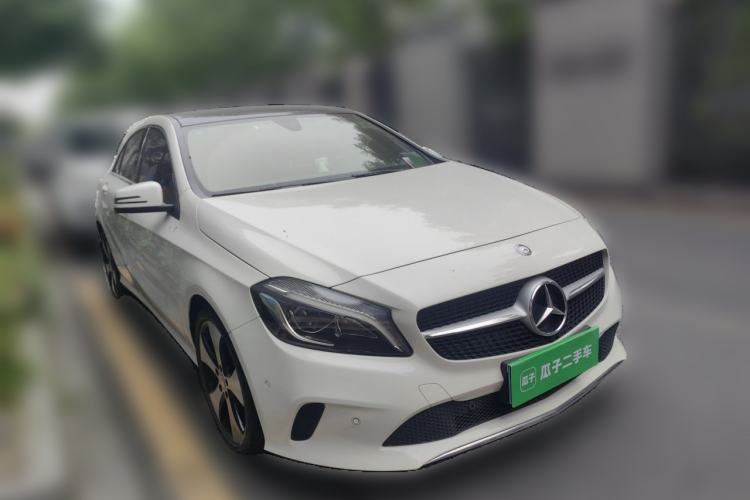 Used Mercedes-Benz A-Class 2016 A 200 Fashion Model Front Right 45 Deg