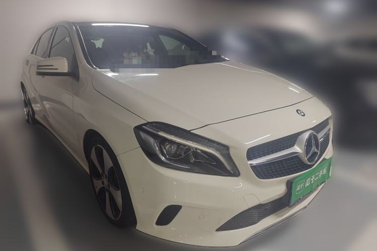 Used Mercedes-Benz A-Class 2016 A 200 Fashion Model Front Right 45 Deg