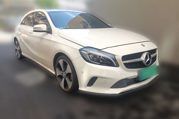 Used Mercedes-Benz A-Class 2016 A 200 Fashion Model Front Right 45 Deg