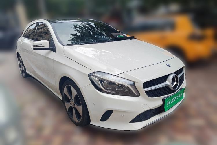 Used Mercedes-Benz A-Class 2016 A 200 Fashion Model Front Right 45 Deg