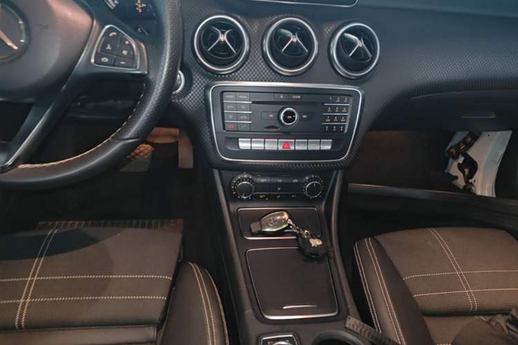 Used Mercedes-Benz A-Class 2016 A 200 Fashion Model Gear Lever