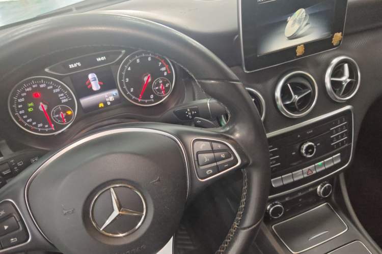 Used Mercedes-Benz A-Class 2016 A 200 Dynamic Edition Gear Lever