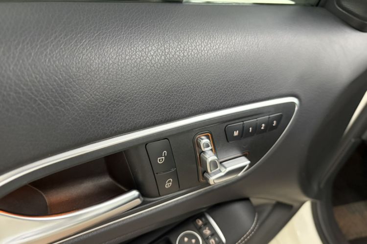 Used Mercedes-Benz A-Class 2016 A 200 Fashion Model Interior 10