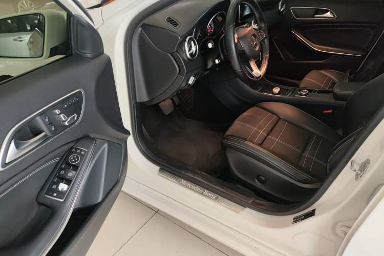 Used Mercedes-Benz A-Class 2016 A 200 Fashion Model Interior 3