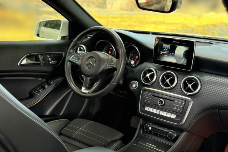 Used Mercedes-Benz A-Class 2016 A 200 Fashion Model Interior 3