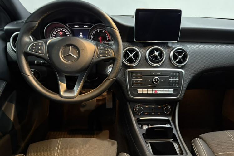 Used Mercedes-Benz A-Class 2016 A 200 Fashion Model Interior 3