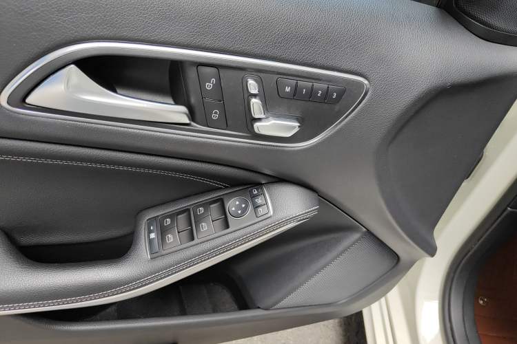 Used Mercedes-Benz A-Class 2016 A 200 Fashion Model Interior 4