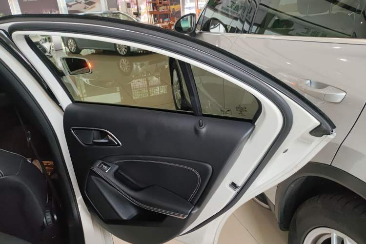 Used Mercedes-Benz A-Class 2016 A 200 Fashion Model Interior 6