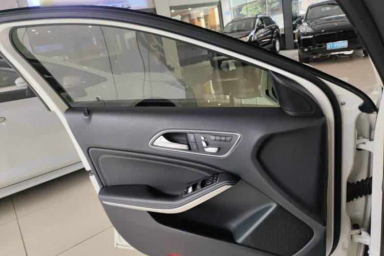 Used Mercedes-Benz A-Class 2016 A 200 Fashion Model Interior 7