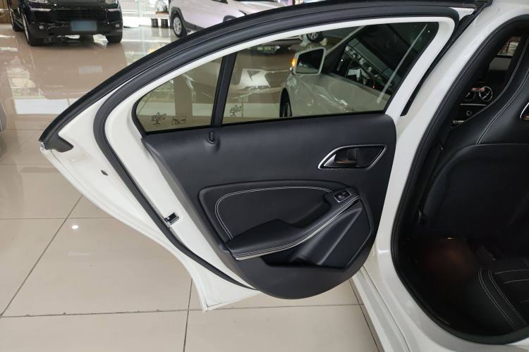 Used Mercedes-Benz A-Class 2016 A 200 Fashion Model Interior 8