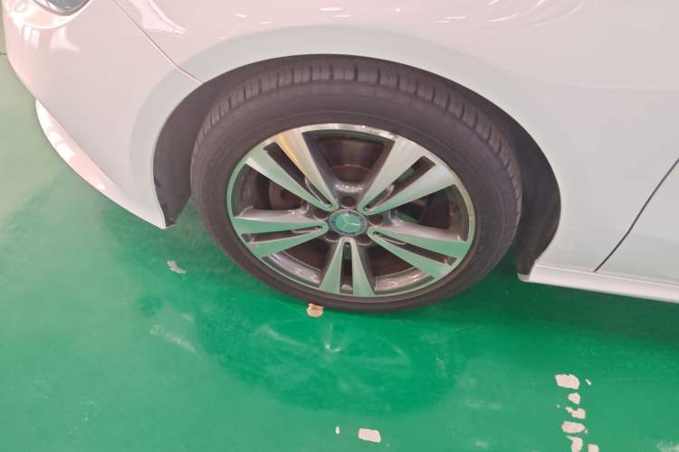 Used Mercedes-Benz A-Class 2016 A 200 Dynamic Edition Left Front Wheel Hub
