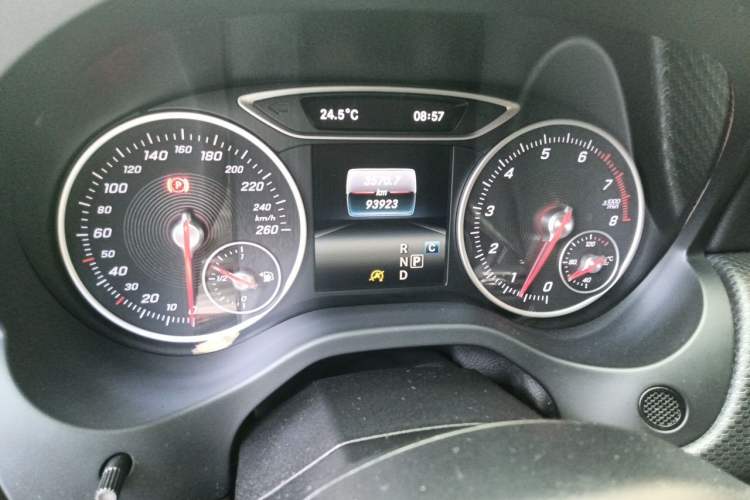 Used Mercedes-Benz A-Class 2016 A 180 Odometer Close Up