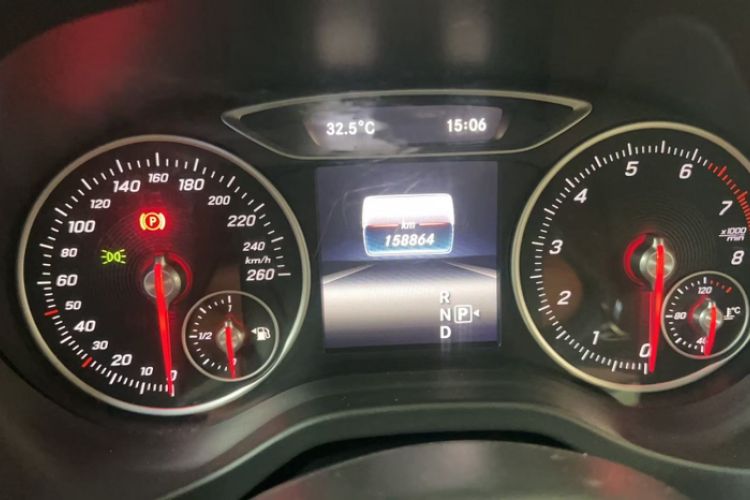 Used Mercedes-Benz A-Class 2016 A 180 Odometer Close Up