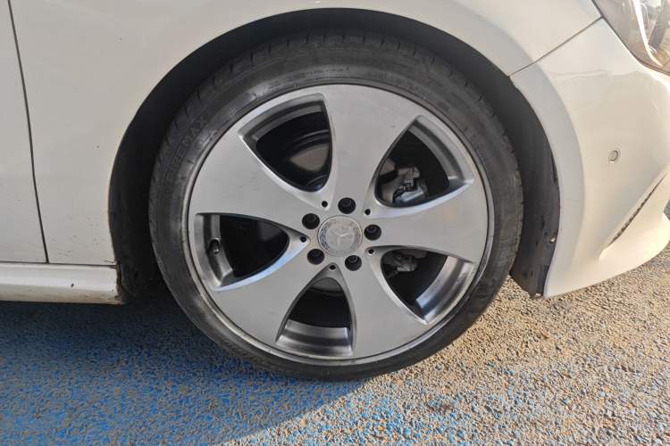 Used Mercedes-Benz A-Class 2016 A 200 Fashion Model Right Front Wheel Hub