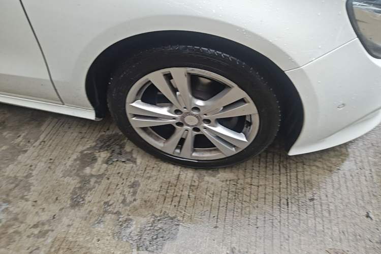 Used Mercedes-Benz A-Class 2016 A 200 Dynamic Edition Right Front Wheel Hub