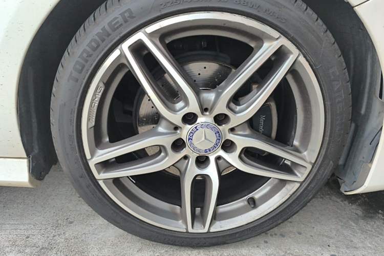Used Mercedes-Benz A-Class 2016 A 200 Sport model Right Front Wheel Hub