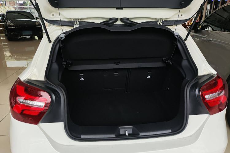Used Mercedes-Benz A-Class 2016 A 200 Fashion Model Trunk