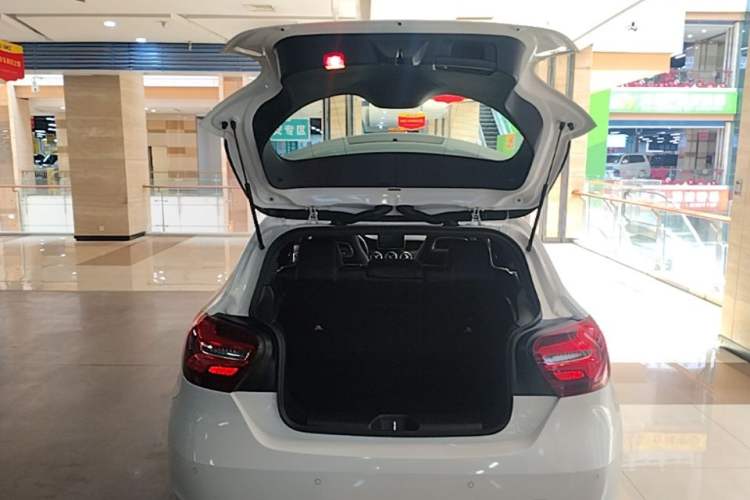 Used Mercedes-Benz A-Class 2016 A 200 Fashion Model Trunk