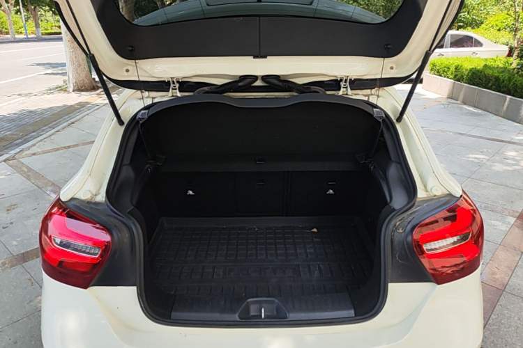 Used Mercedes-Benz A-Class 2016 A 200 Dynamic Edition Trunk
