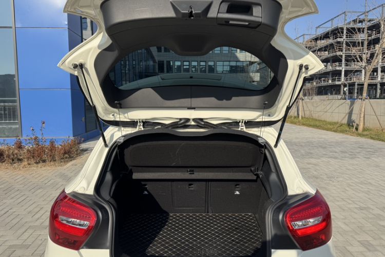 Used Mercedes-Benz A-Class 2016 A 180 Trunk