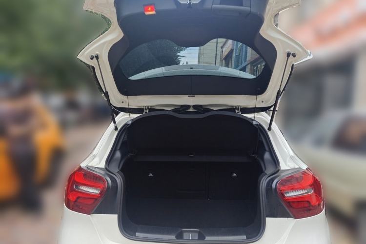 Used Mercedes-Benz A-Class 2016 A 200 Fashion Model Trunk