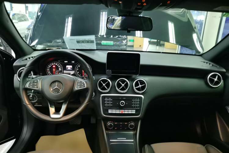 Used Mercedes-Benz A-Class 2017 A 200 Dynamic Edition Center Console