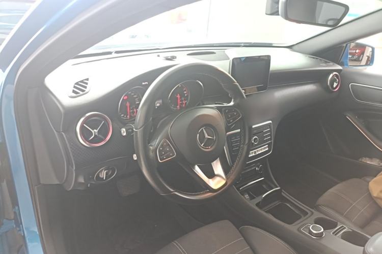 Used Mercedes-Benz A-Class 2017 A 200 Fashion Model Center Console