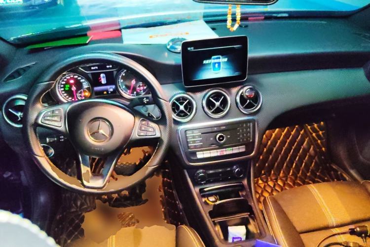 Used Mercedes-Benz A-Class 2017 Revised Version A 200 Fashion Edition Center Console