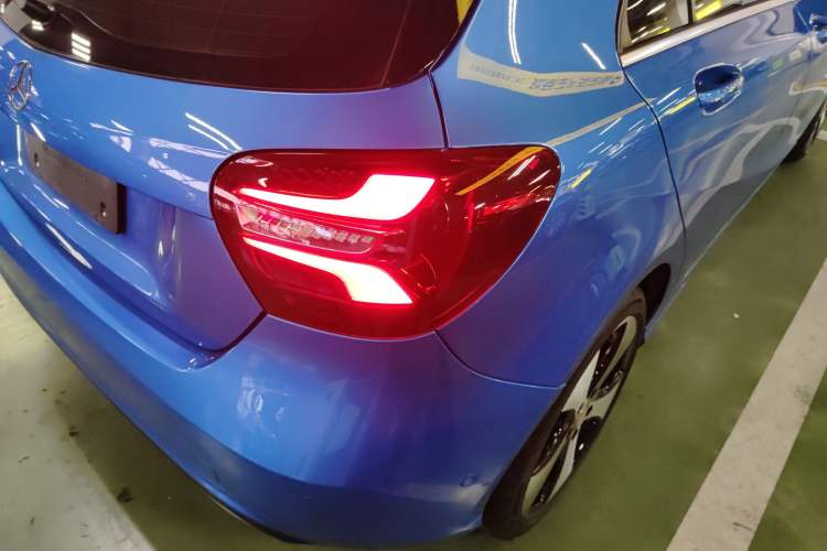 Used Mercedes-Benz A-Class 2017 A 200 Fashion Model Exterior 3