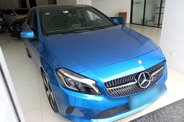 Used Mercedes-Benz A-Class 2017 A 200 Fashion Model Front Right 45 Deg