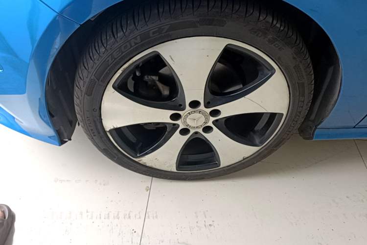 Used Mercedes-Benz A-Class 2017 A 200 Fashion Model Left Front Wheel Hub