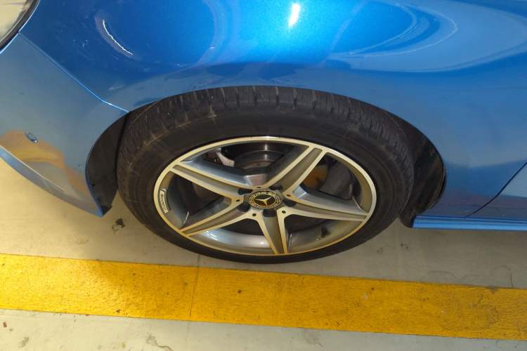 Used Mercedes-Benz A-Class 2017 A 200 Dynamic Edition Left Front Wheel Hub