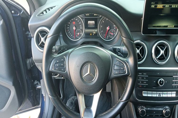 Used Mercedes-Benz A-Class 2017 Revised A 200 Dynamic Edition Steering Wheel