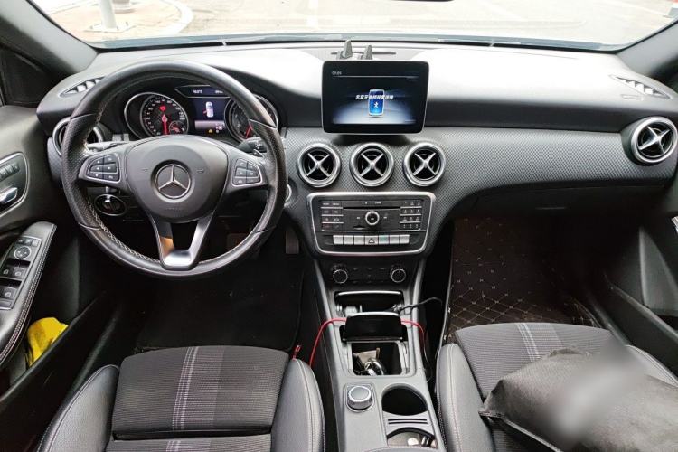 Used Mercedes-Benz A-Class 2017 Revised Version A 200 Fashion Edition Center Console