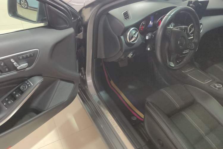Used Mercedes-Benz A-Class 2017 Revised Version A 200 Fashion Edition Driver Seat