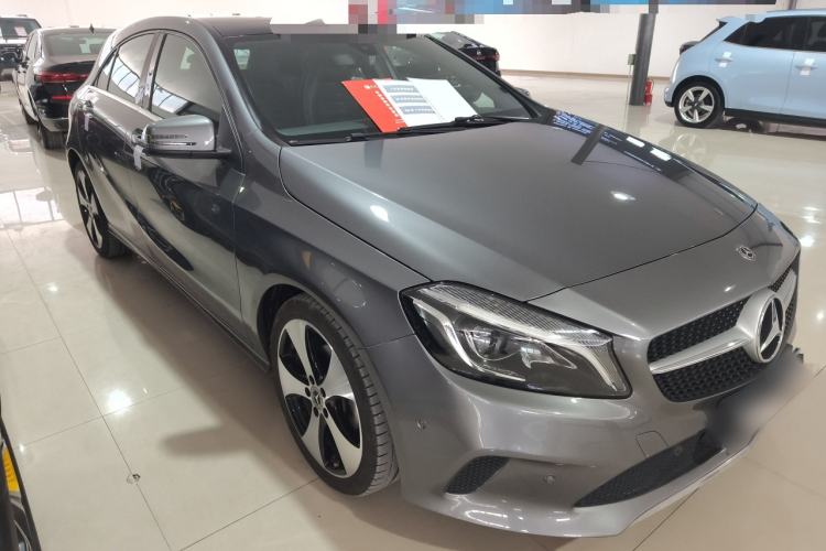 Used Mercedes-Benz A-Class 2017 Revised Version A 200 Fashion Edition Front Right 45 Deg